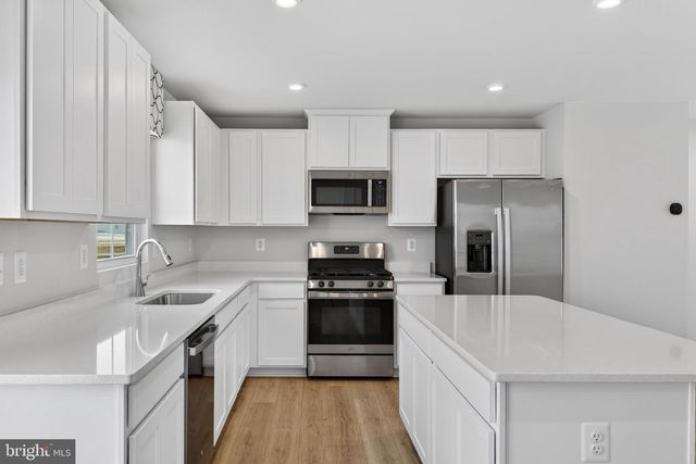 328 CREEKSIDE DR, New Providence, PA 17560