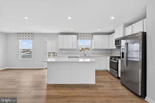 328 CREEKSIDE DR, New Providence, PA 17560