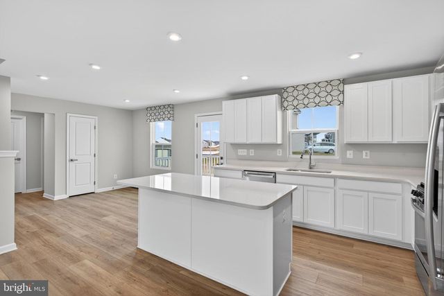 328 CREEKSIDE DR, New Providence, PA 17560