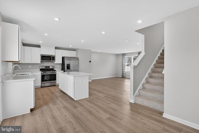 328 CREEKSIDE DR, New Providence, PA 17560