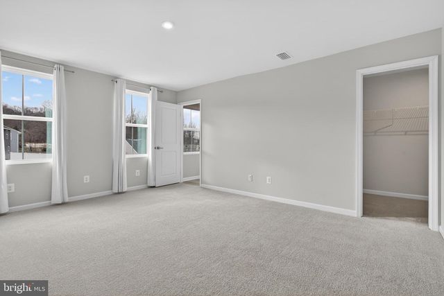 328 CREEKSIDE DR, New Providence, PA 17560