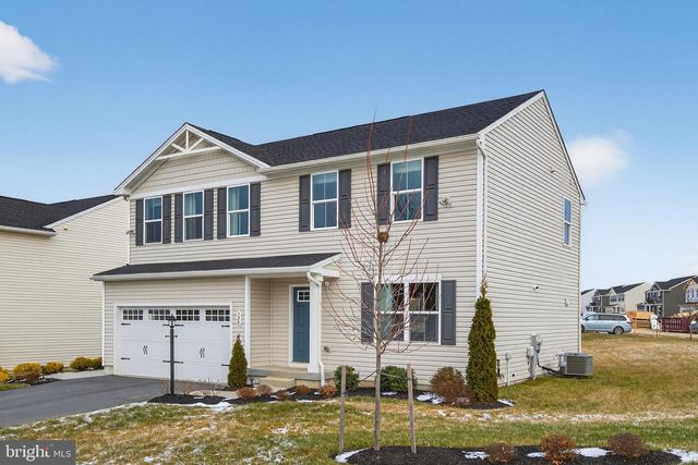 328 CREEKSIDE DR, New Providence, PA 17560