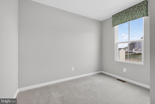 328 CREEKSIDE DR, New Providence, PA 17560