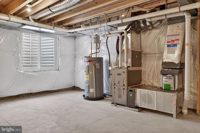 328 CREEKSIDE DR, New Providence, PA 17560