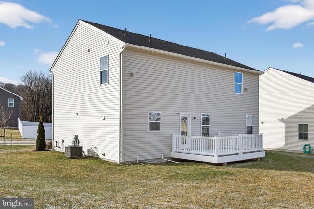 328 CREEKSIDE DR, New Providence, PA 17560