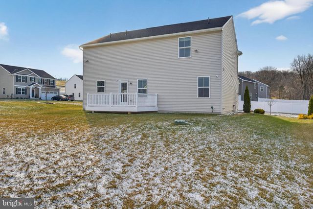 328 CREEKSIDE DR, New Providence, PA 17560