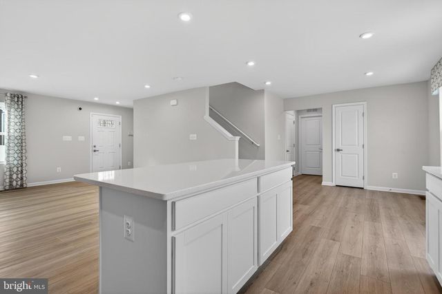 328 CREEKSIDE DR, New Providence, PA 17560