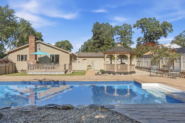 4 Nevada Road, Burlington, MA 01803