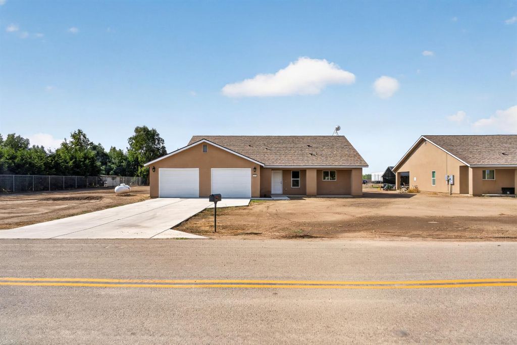 Image 2 of property listing at 18608 Fairfield Drive, Madera, CA 93638