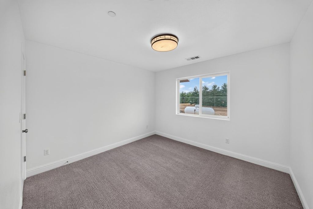 Image 20 of property listing at 18608 Fairfield Drive, Madera, CA 93638