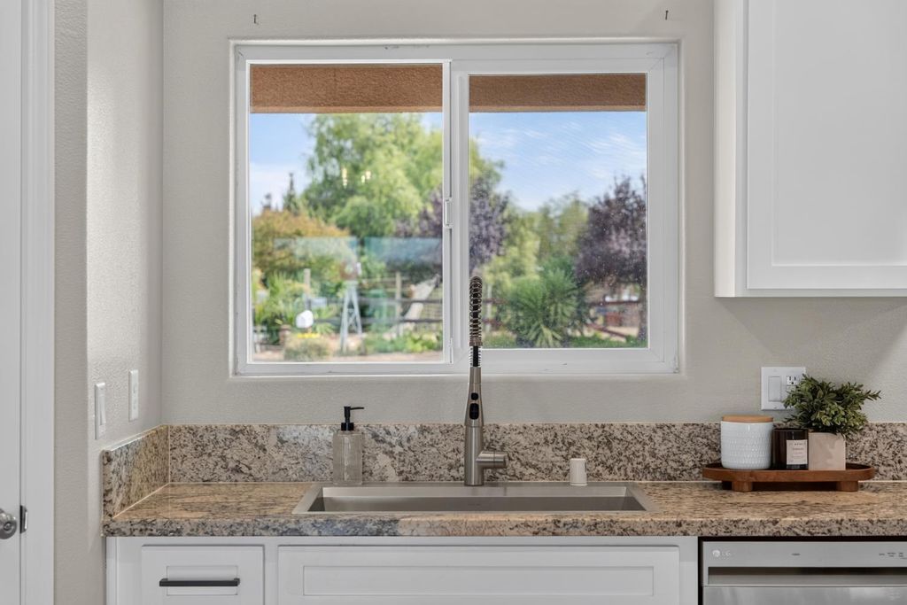 Image 25 of property listing at 18608 Fairfield Drive, Madera, CA 93638