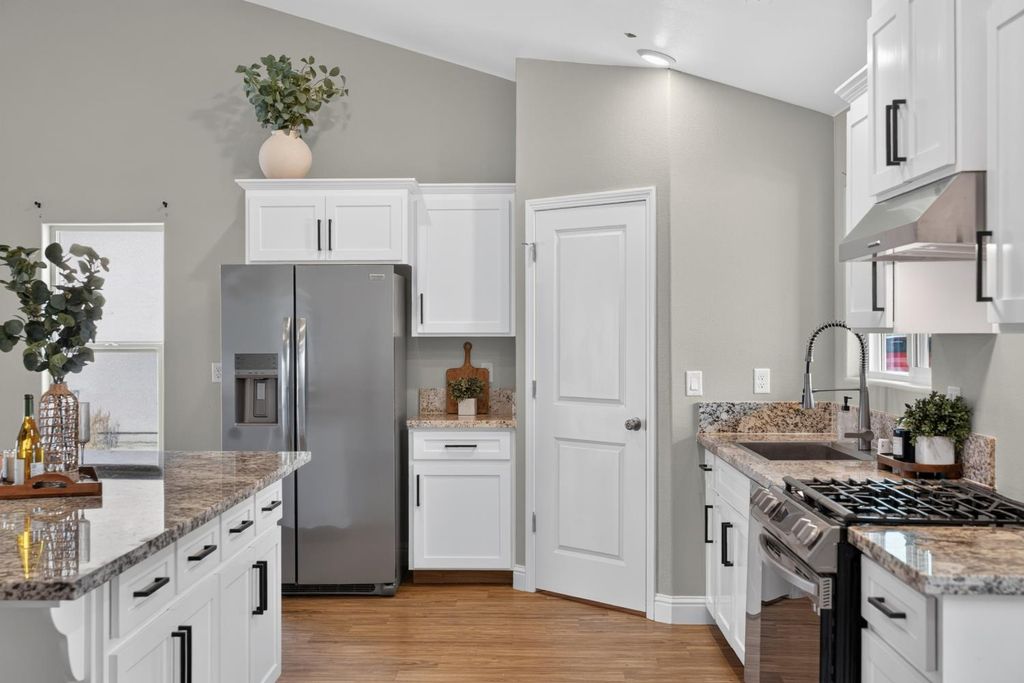 Image 26 of property listing at 18608 Fairfield Drive, Madera, CA 93638