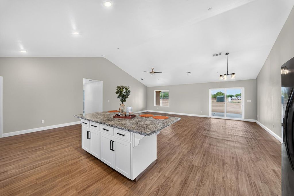 Image 28 of property listing at 18608 Fairfield Drive, Madera, CA 93638