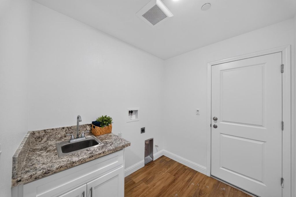 Image 31 of property listing at 18608 Fairfield Drive, Madera, CA 93638