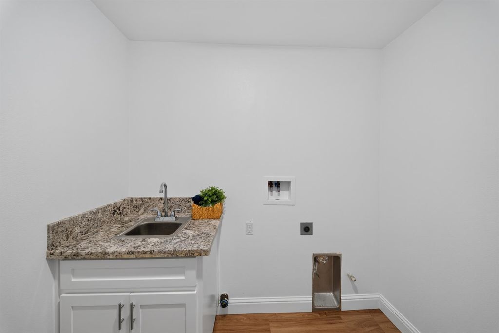 Image 32 of property listing at 18608 Fairfield Drive, Madera, CA 93638