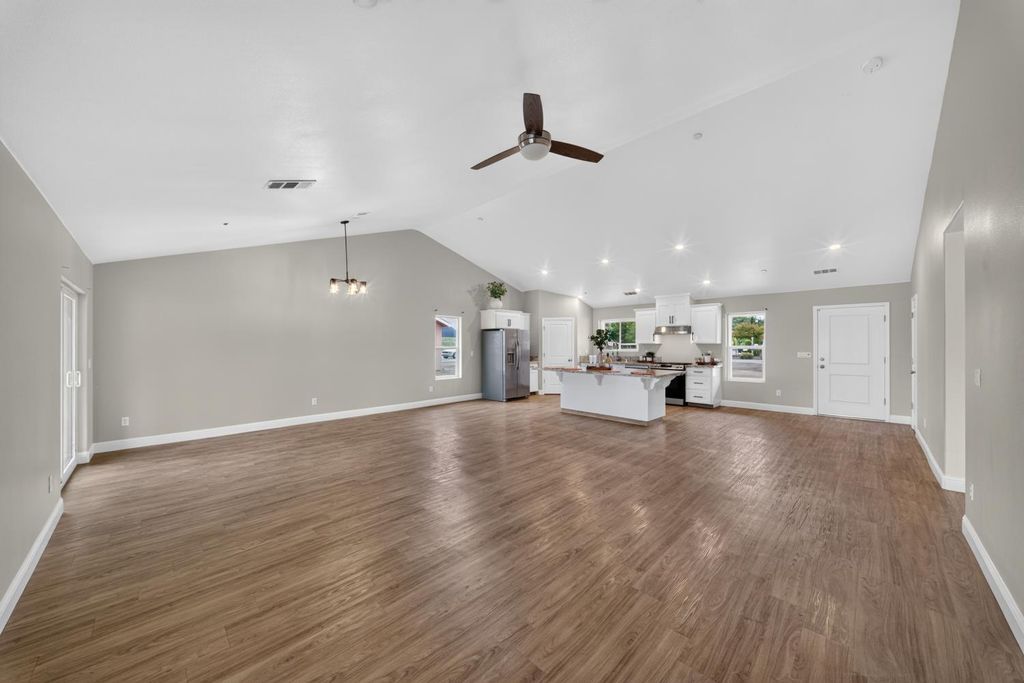 Image 33 of property listing at 18608 Fairfield Drive, Madera, CA 93638
