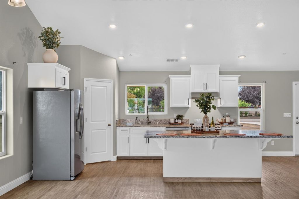 Image 35 of property listing at 18608 Fairfield Drive, Madera, CA 93638