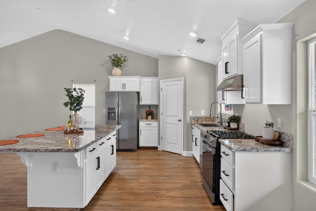 Image 37 of property listing at 18608 Fairfield Drive, Madera, CA 93638