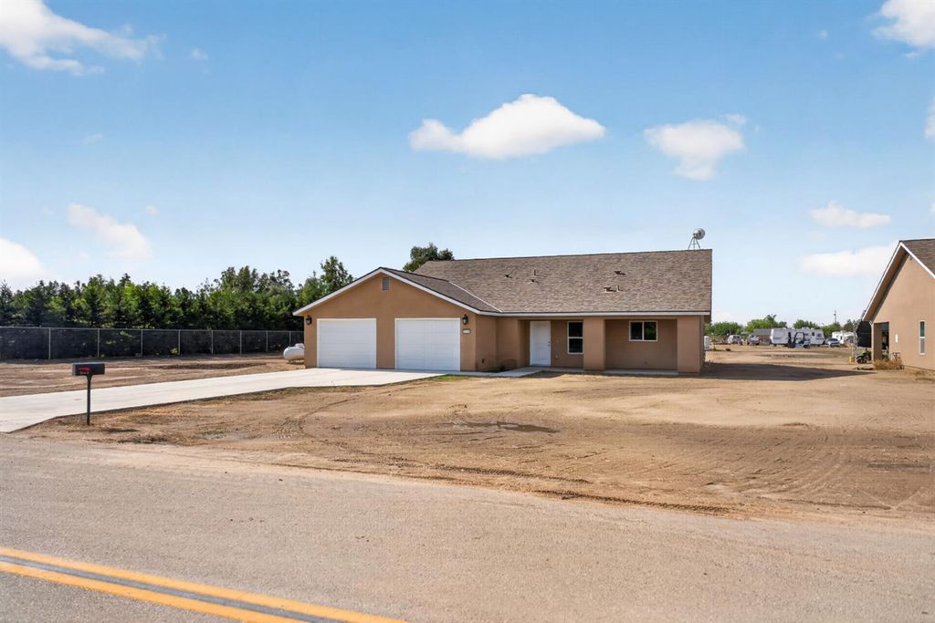 Image 38 of property listing at 18608 Fairfield Drive, Madera, CA 93638