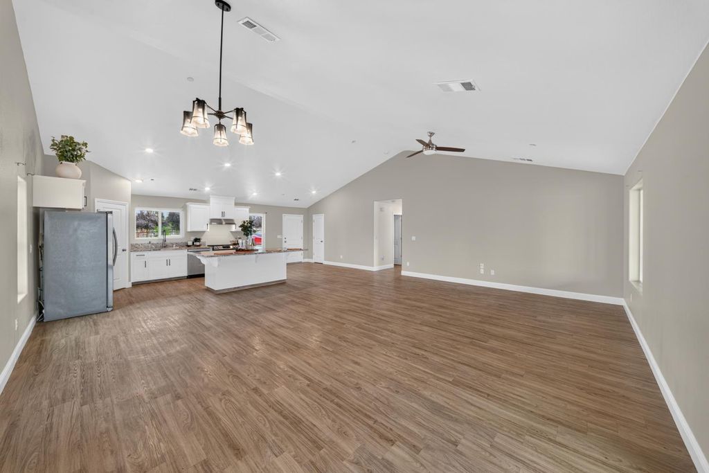 Image 41 of property listing at 18608 Fairfield Drive, Madera, CA 93638