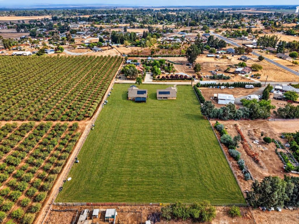 Image 5 of property listing at 18608 Fairfield Drive, Madera, CA 93638