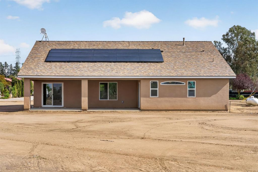 Image 50 of property listing at 18608 Fairfield Drive, Madera, CA 93638