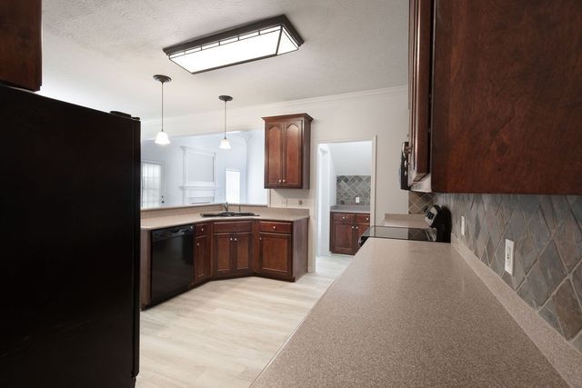 100 Strathmore Ct, Hendersonville, TN 37075