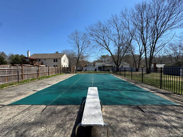 60 Syracuse Avenue, Medford, NY 11763