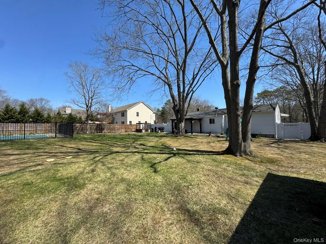 60 Syracuse Avenue, Medford, NY 11763