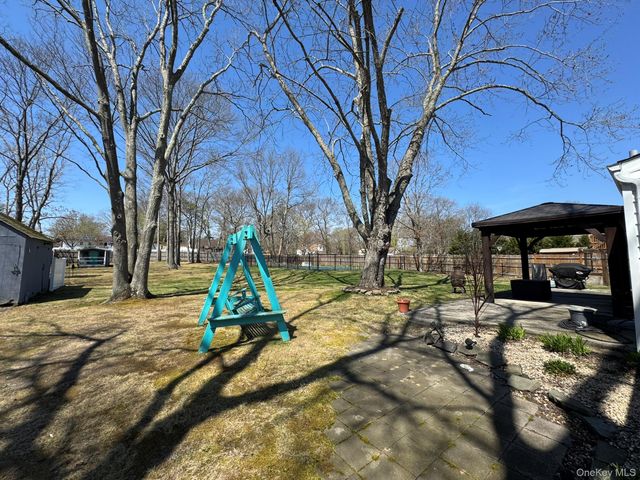 60 Syracuse Avenue, Medford, NY 11763