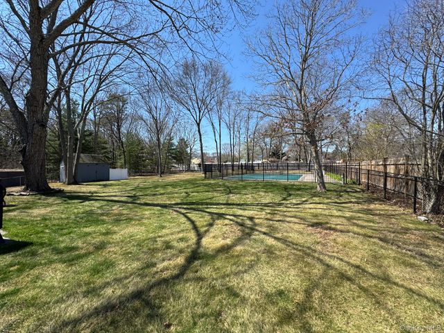 60 Syracuse Avenue, Medford, NY 11763
