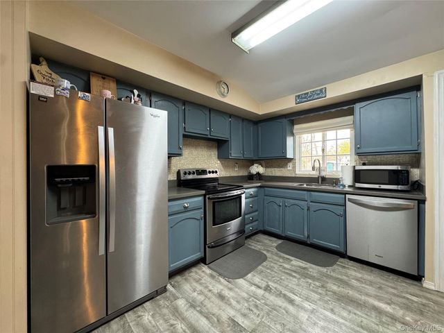60 Syracuse Avenue, Medford, NY 11763