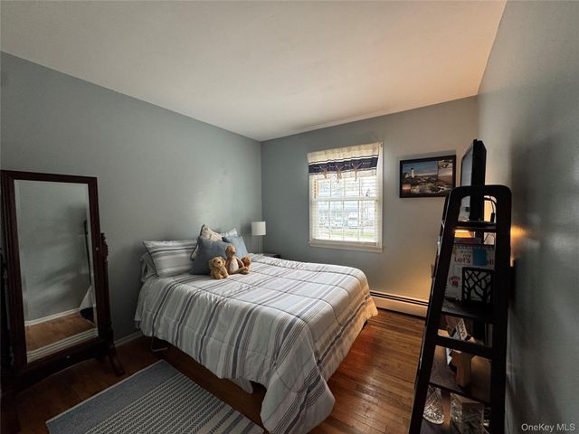 60 Syracuse Avenue, Medford, NY 11763