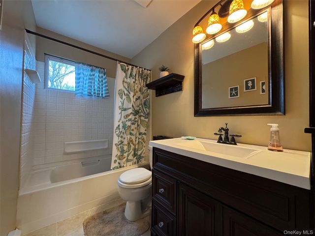 60 Syracuse Avenue, Medford, NY 11763