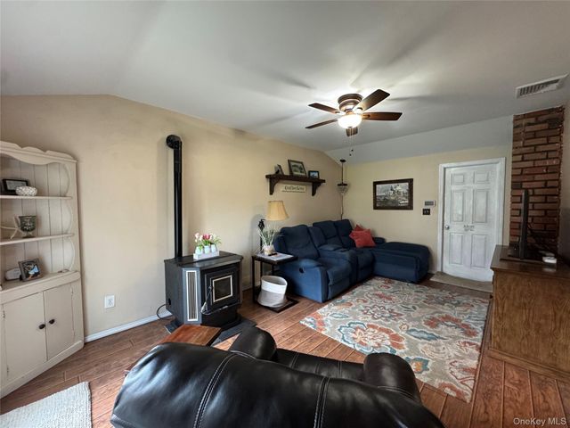 60 Syracuse Avenue, Medford, NY 11763