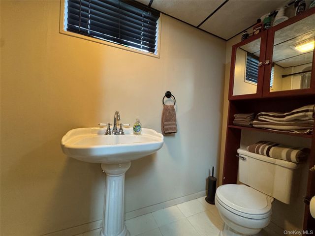 60 Syracuse Avenue, Medford, NY 11763