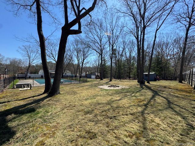 60 Syracuse Avenue, Medford, NY 11763