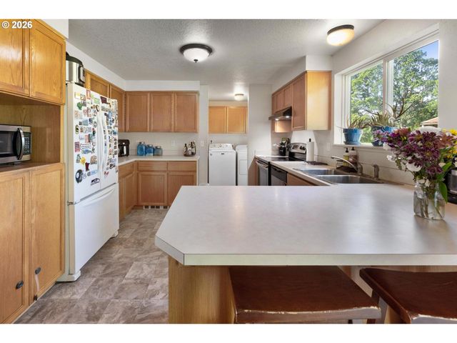 58905 ALEXANDRA Ln, St Helens, OR 97051