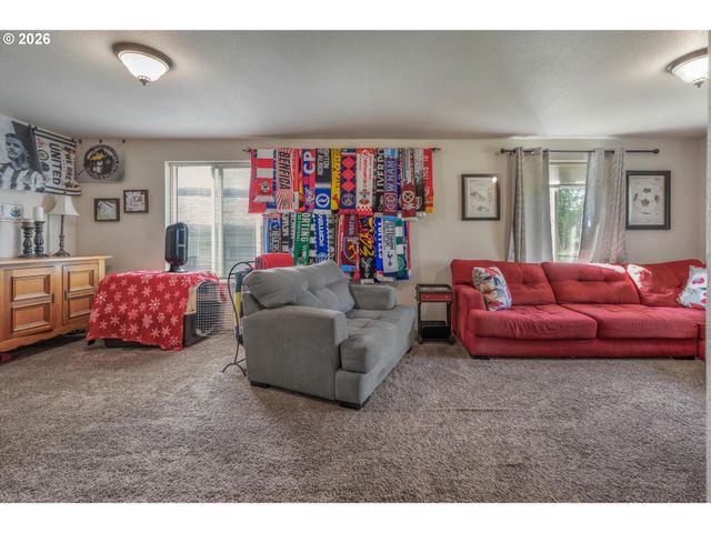 58905 ALEXANDRA Ln, St Helens, OR 97051