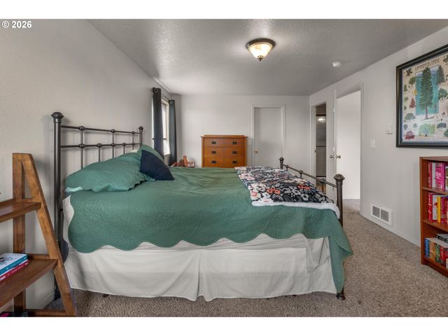 58905 ALEXANDRA Ln, St Helens, OR 97051