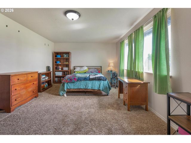 58905 ALEXANDRA Ln, St Helens, OR 97051