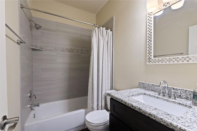 6704 Hidden Colony Lane, Dickinson, TX 77539