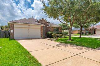 6704 Hidden Colony Lane, Dickinson, TX 77539