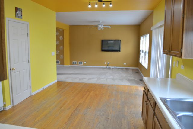 2068 NORWICH Drive, Bartlett, IL 60103