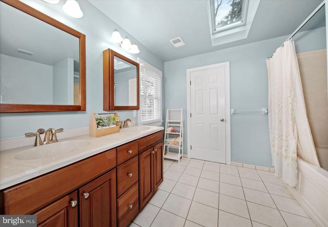 12 LARCHMONT CT, Hockessin, DE 19707