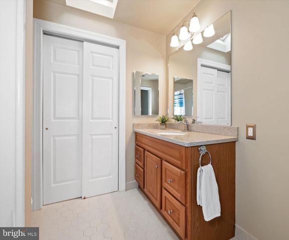 12 LARCHMONT CT, Hockessin, DE 19707