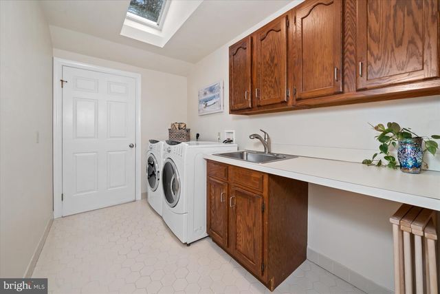 12 LARCHMONT CT, Hockessin, DE 19707