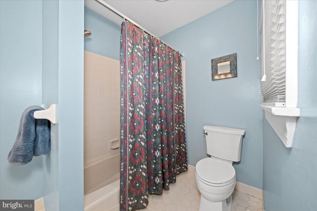 12 LARCHMONT CT, Hockessin, DE 19707