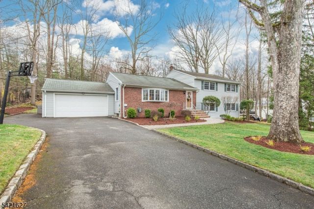 4 Oak Rdg, North Caldwell Boro, NJ 07006