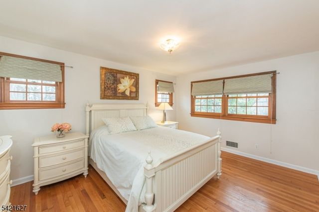 4 Oak Rdg, North Caldwell Boro, NJ 07006